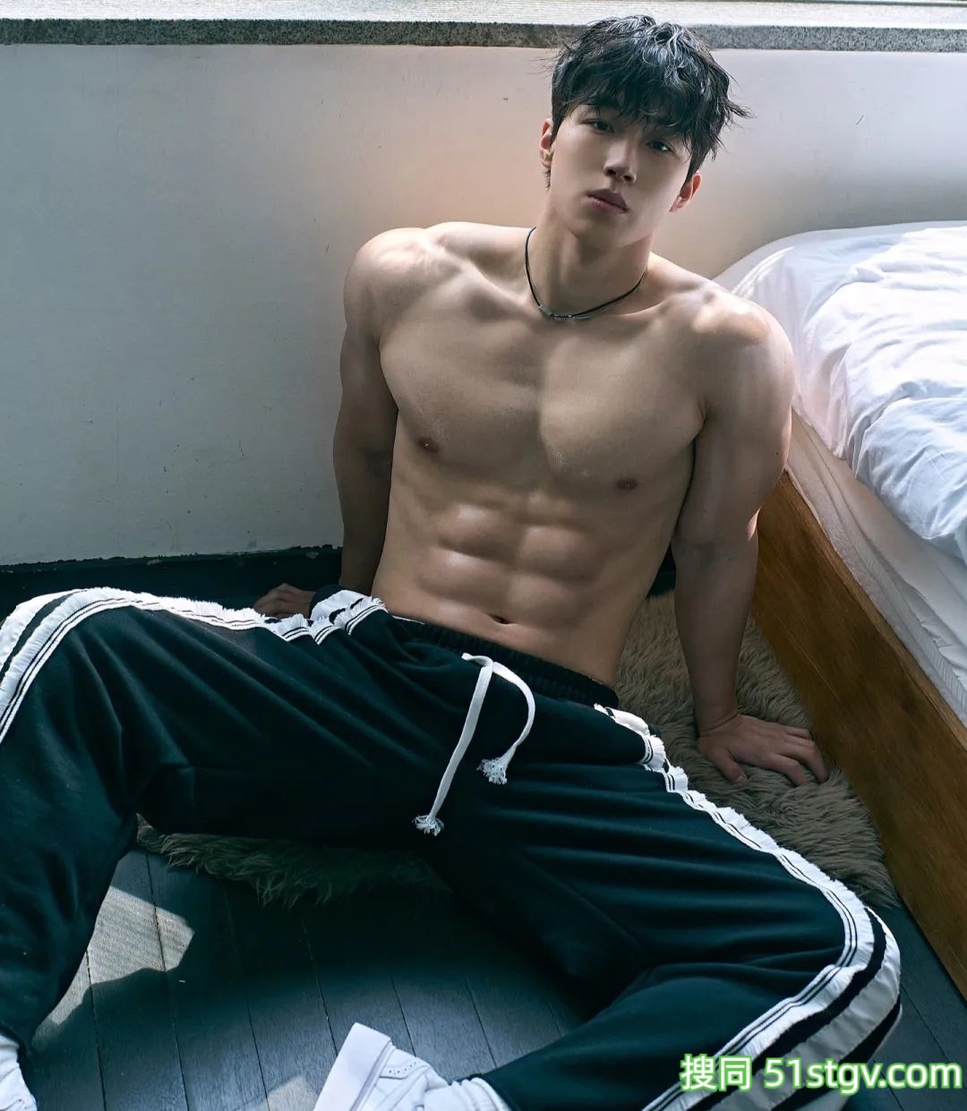 天菜男友，又帅又壮实 - 51虹马