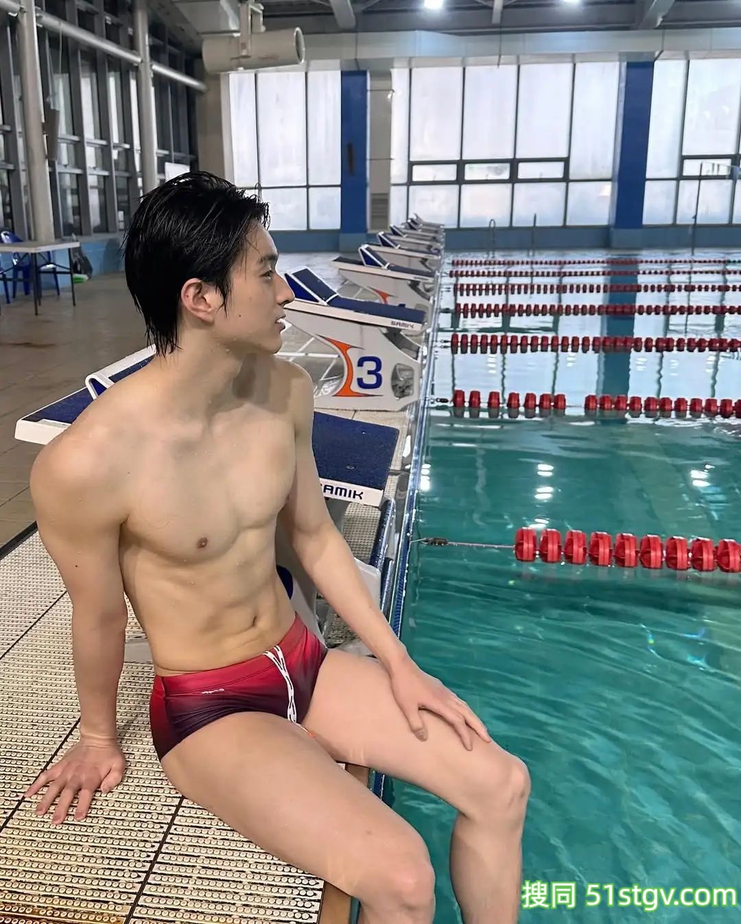 长腿小哥哥，游泳运动员 - 51虹马