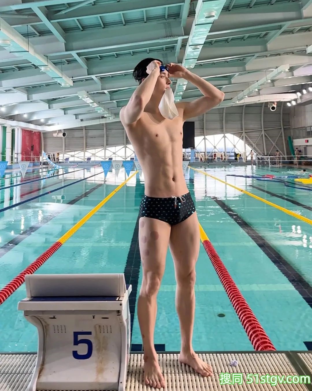 长腿小哥哥，游泳运动员 - 51虹马