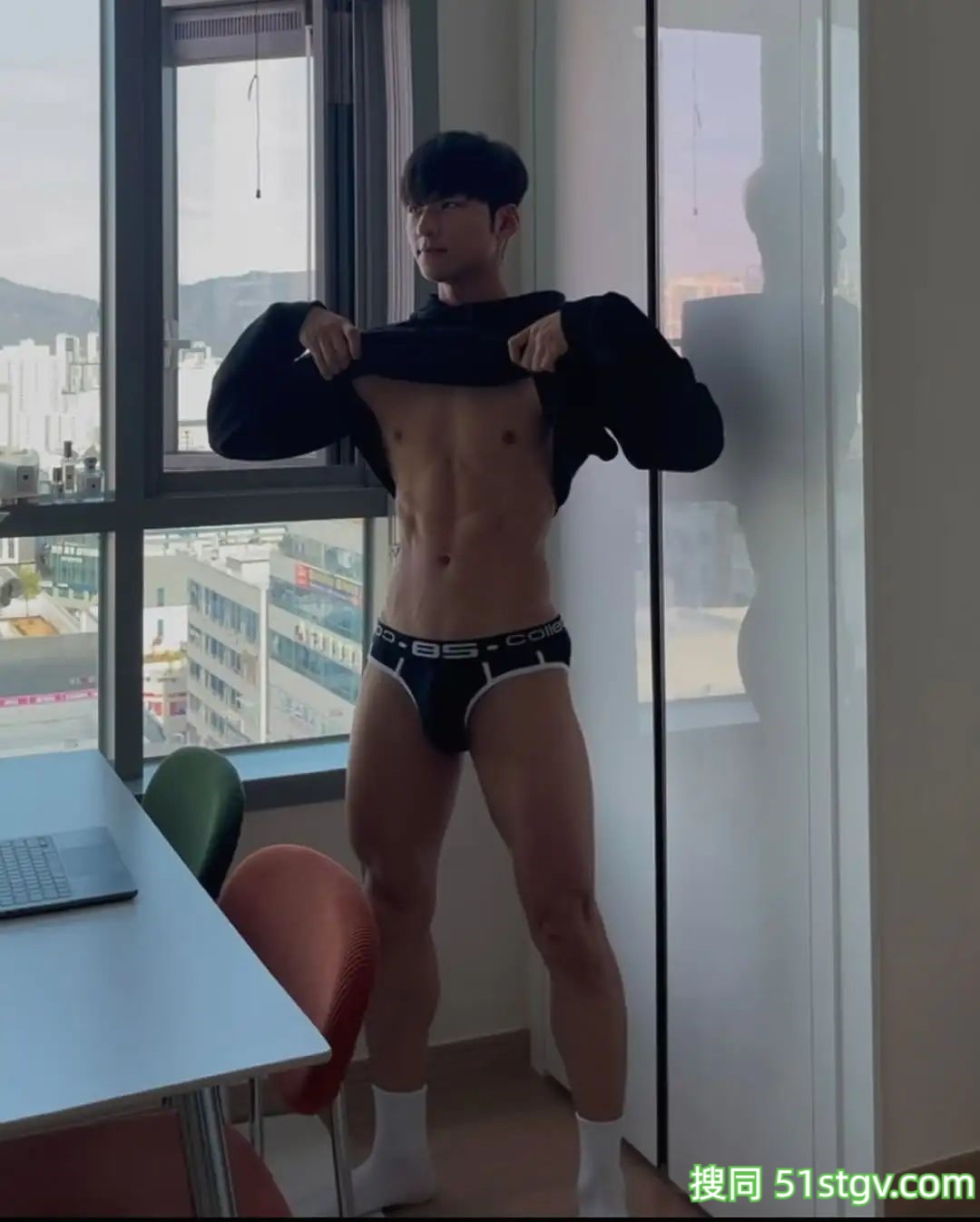 长腿小哥哥，身材正 - 51虹马