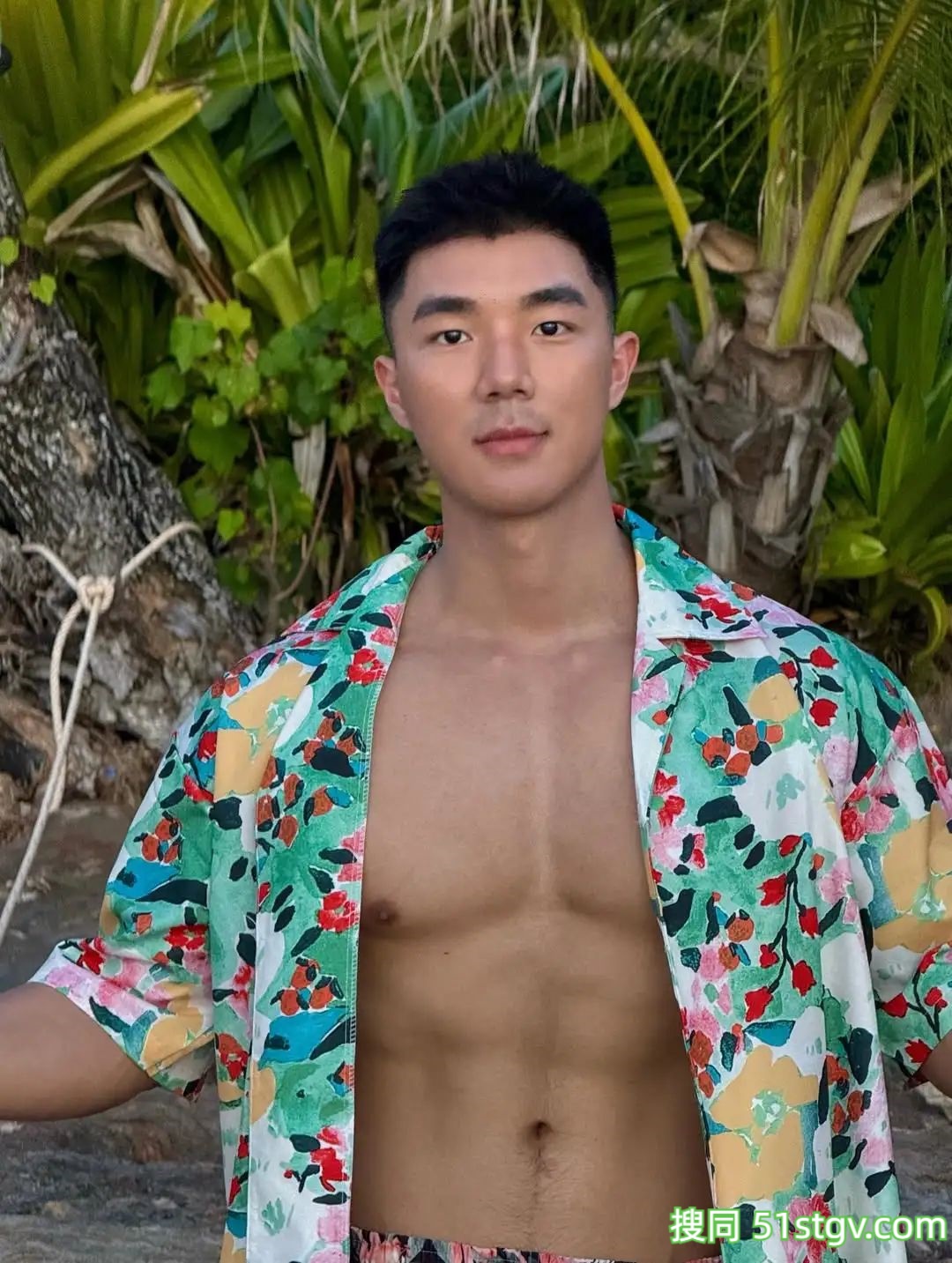 黑皮肉壮小哥哥 - 51虹马