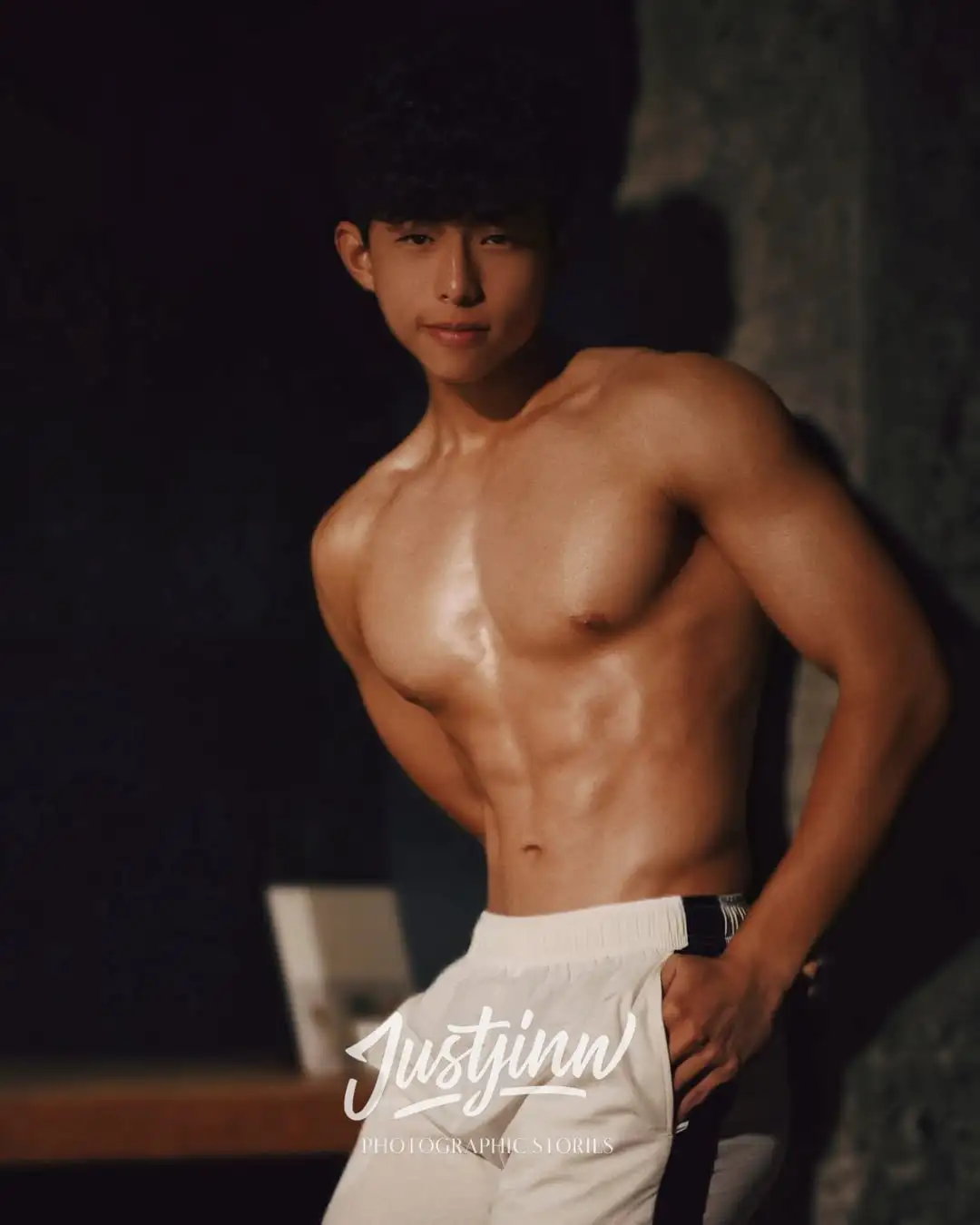 十七岁的小卷毛，黑皮体育生 - 51虹马