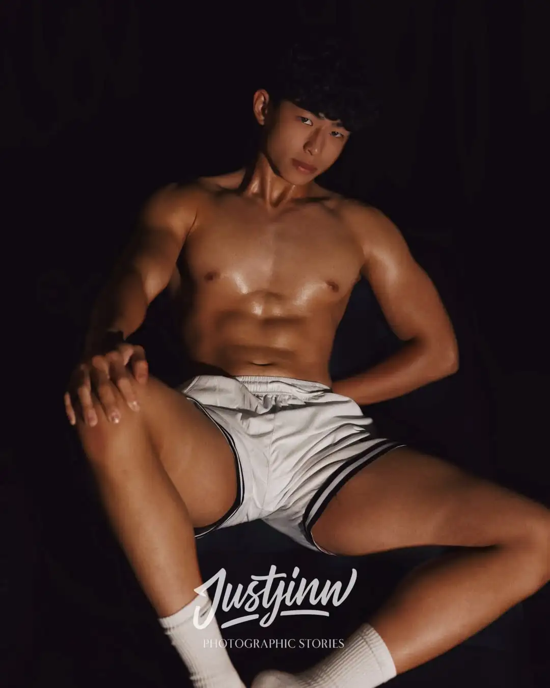 十七岁的小卷毛，黑皮体育生 - 51虹马