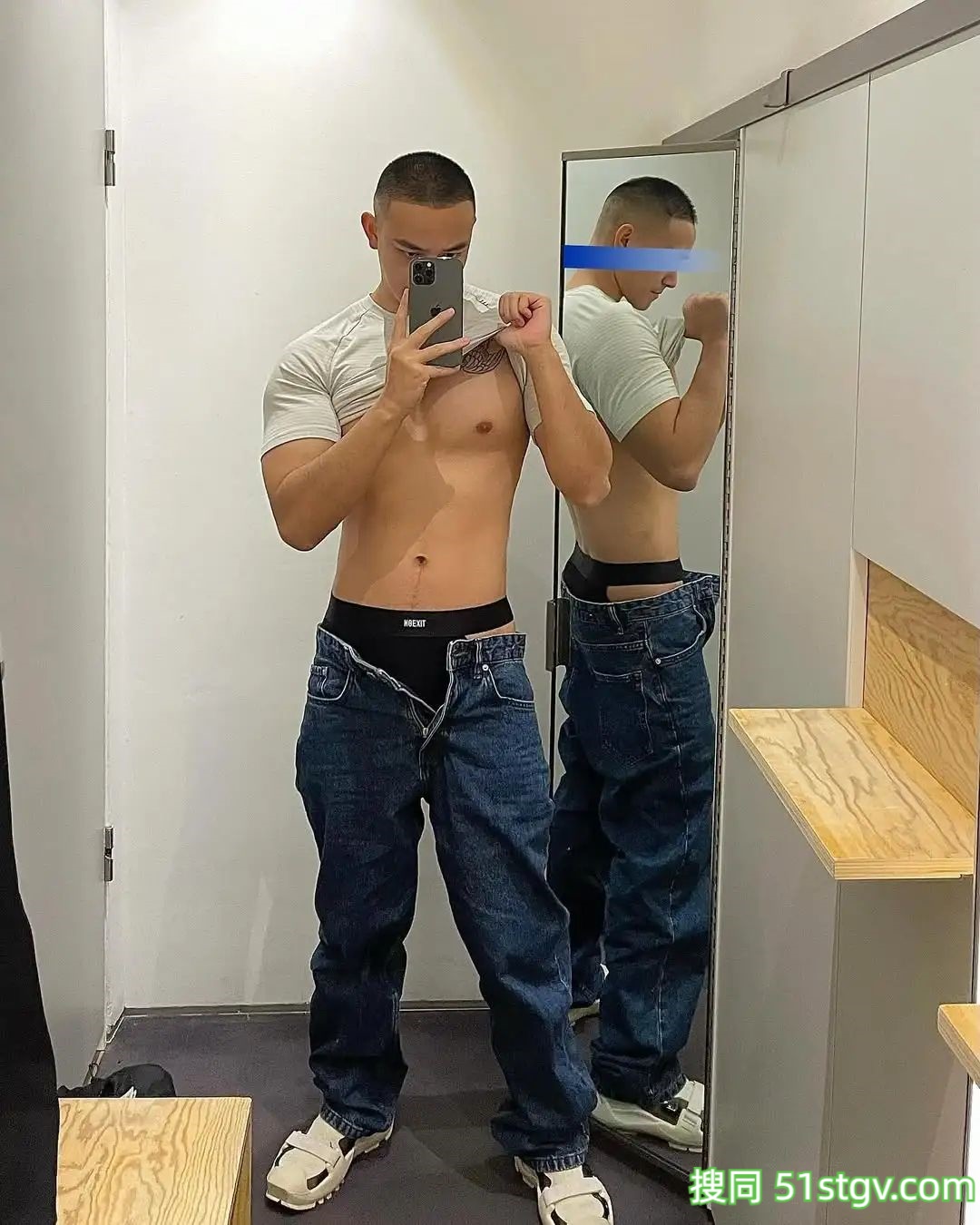 小哥哥的对镜自拍 - 51虹马