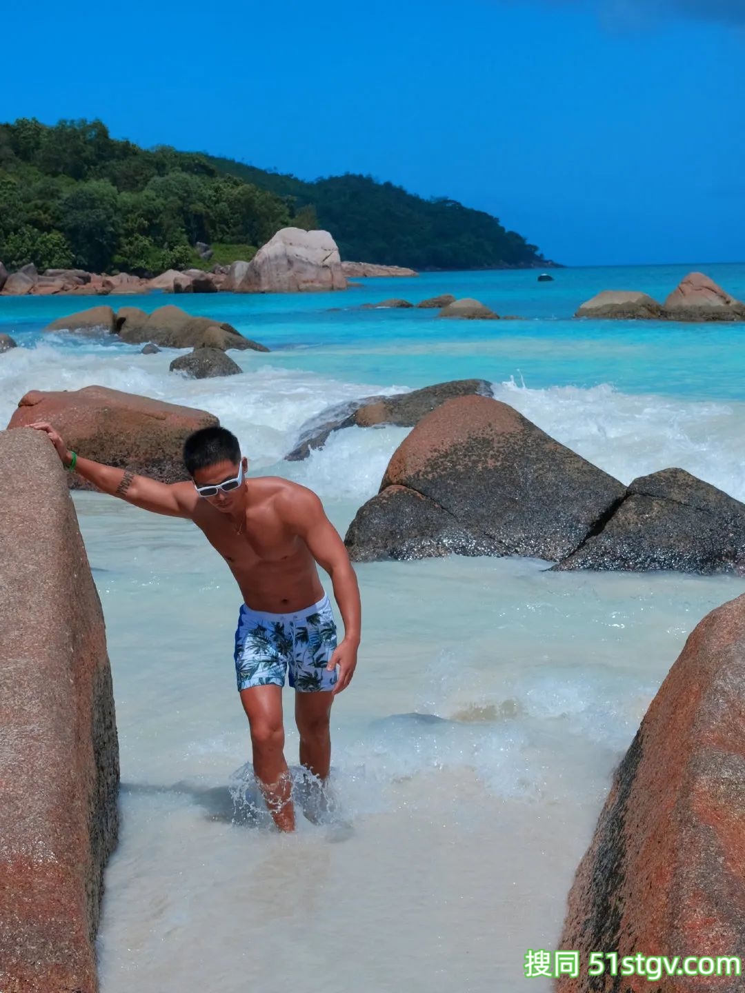 推特爆红的黑皮肌肉体育生,到底是谁在享用? - 51虹马 推特爆红的黑皮肌肉体育生,到底是谁在享用? - 51虹马