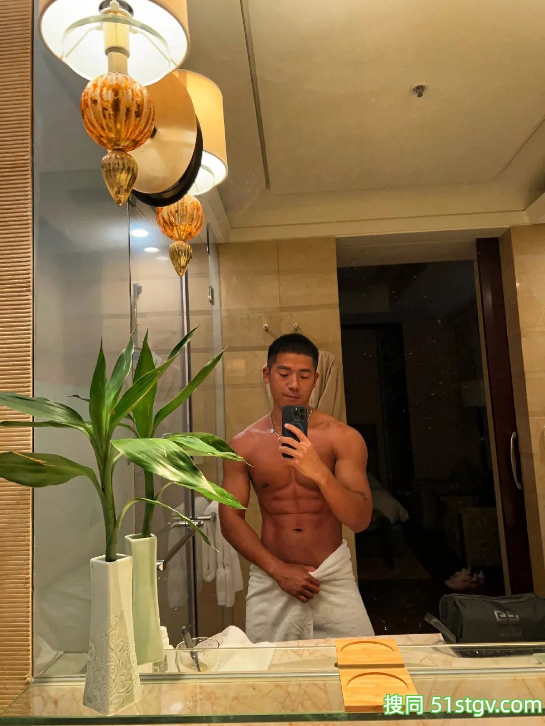 推特爆红的黑皮肌肉体育生,到底是谁在享用? - 51虹马 推特爆红的黑皮肌肉体育生,到底是谁在享用? - 51虹马