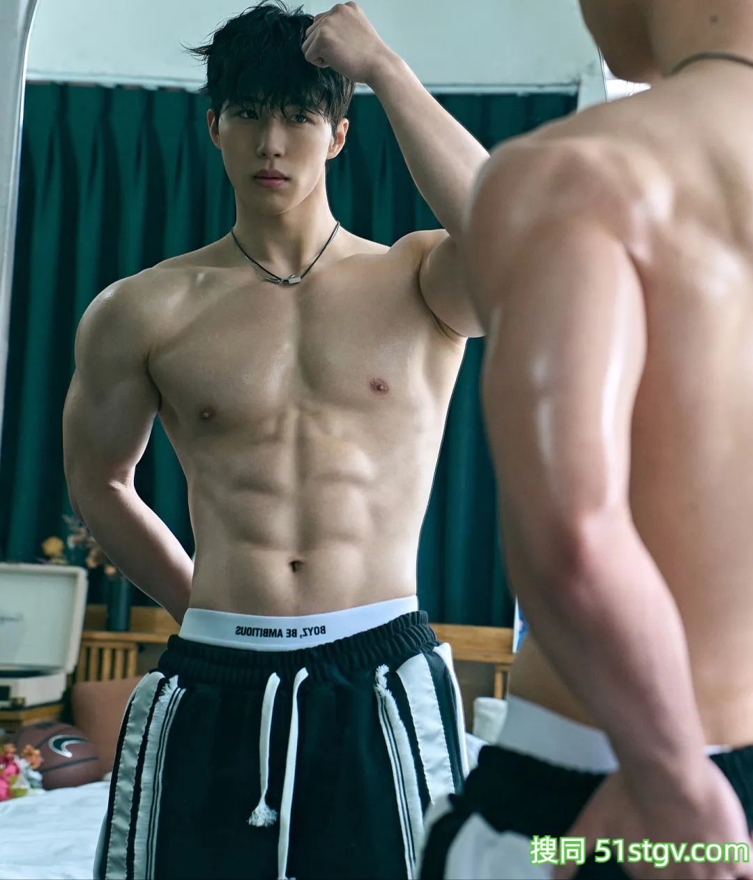 天菜男友，又帅又壮实 - 51虹马