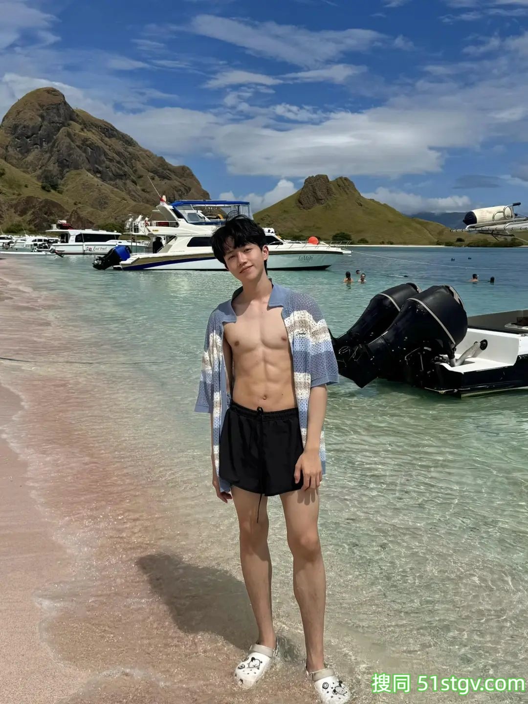 薄肌男友的泳池私照 - 51虹马