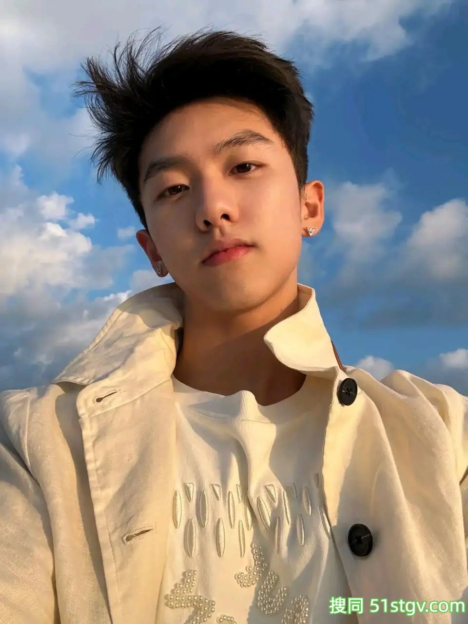 小奶狗有大肌肉 - 51虹马