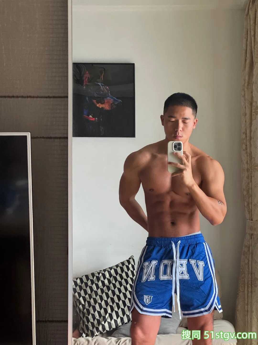 推特爆红的黑皮肌肉体育生,到底是谁在享用? - 51虹马 推特爆红的黑皮肌肉体育生,到底是谁在享用? - 51虹马