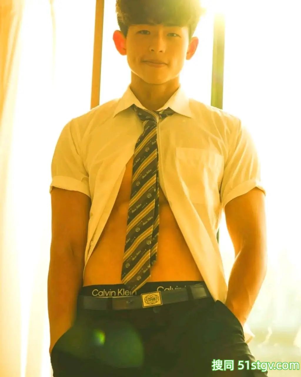 十七岁的小卷毛，黑皮体育生 - 51虹马