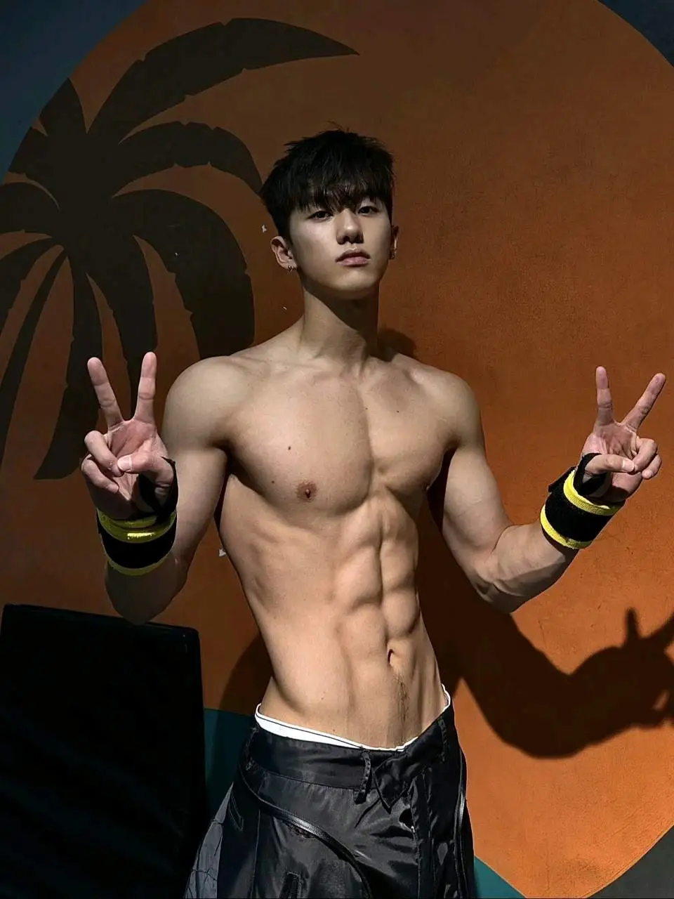 小奶狗有大肌肉 - 51虹马