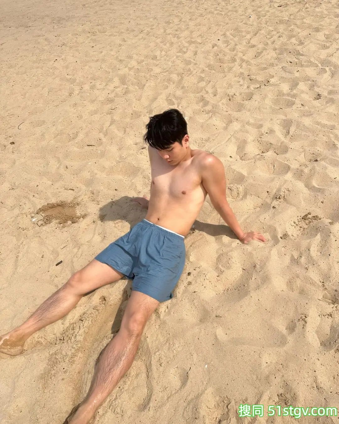 薄肌男，又有点肉肉的感觉 - 51虹马