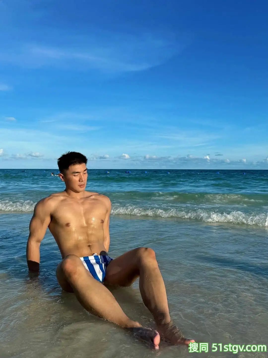 黑皮肉壮小哥哥 - 51虹马