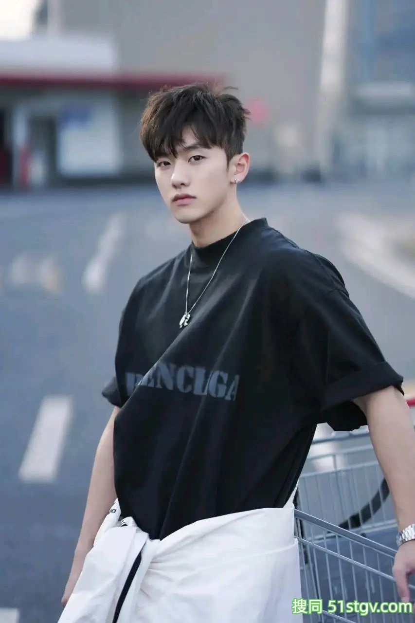 小奶狗有大肌肉 - 51虹马