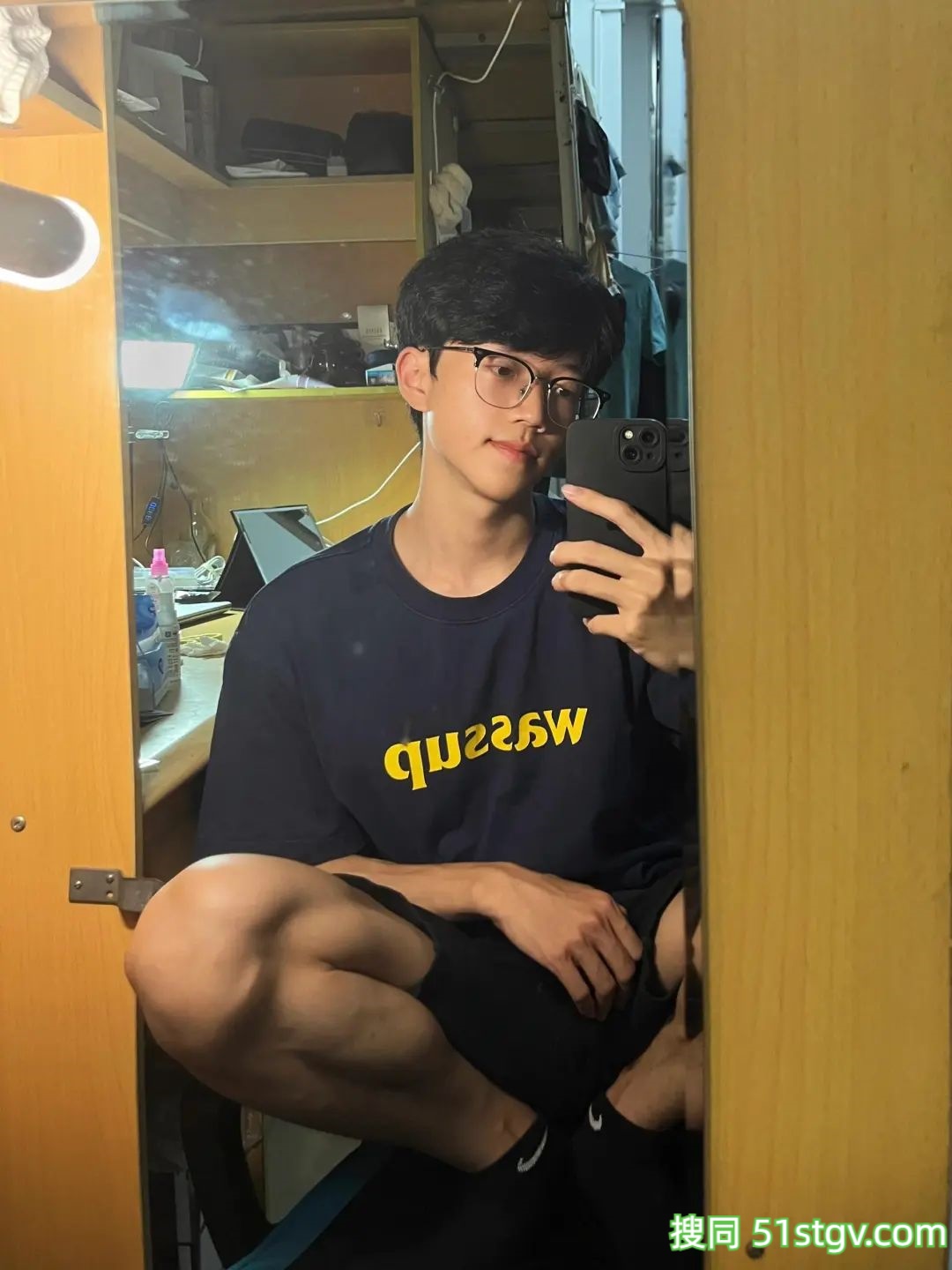 薄肌男友的泳池私照 - 51虹马