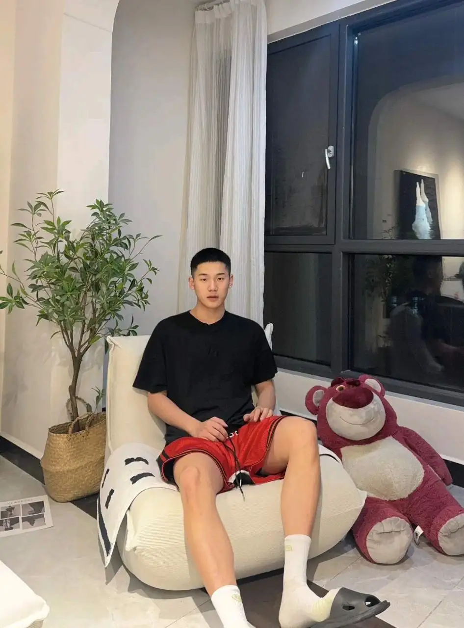 单眼皮小帅哥，有点可爱有点萌帅 - 51虹马