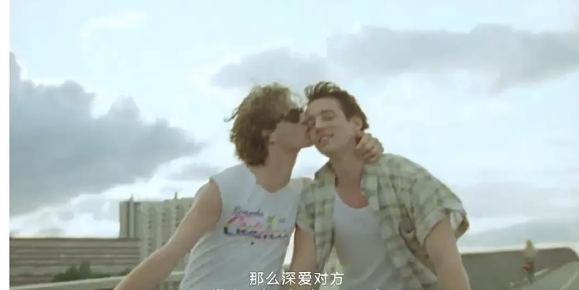 《戴上手套擦眼泪》两个相互喜欢的男孩在绝望与希望中挣扎前行的故事 - 51虹马