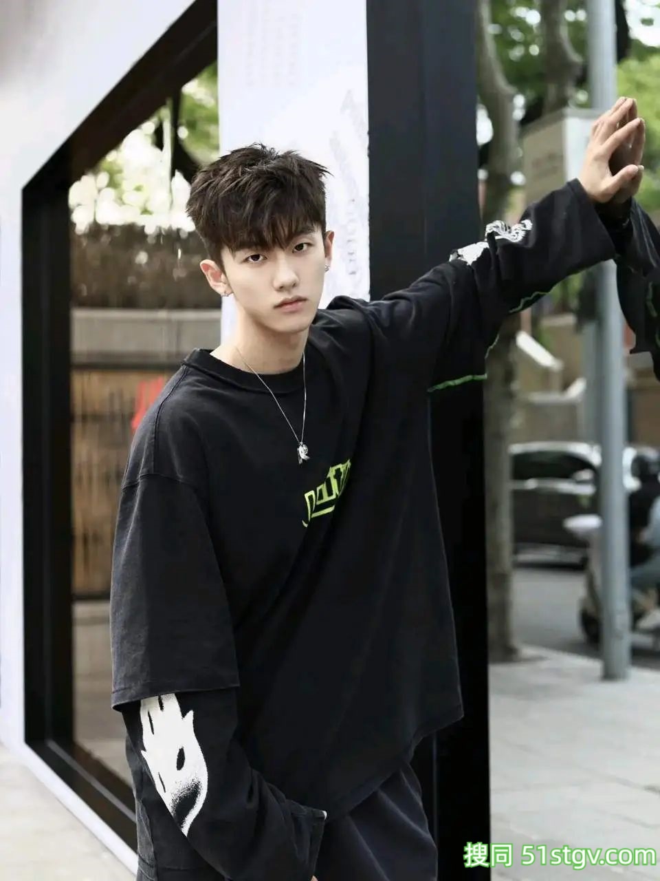 小奶狗有大肌肉 - 51虹马