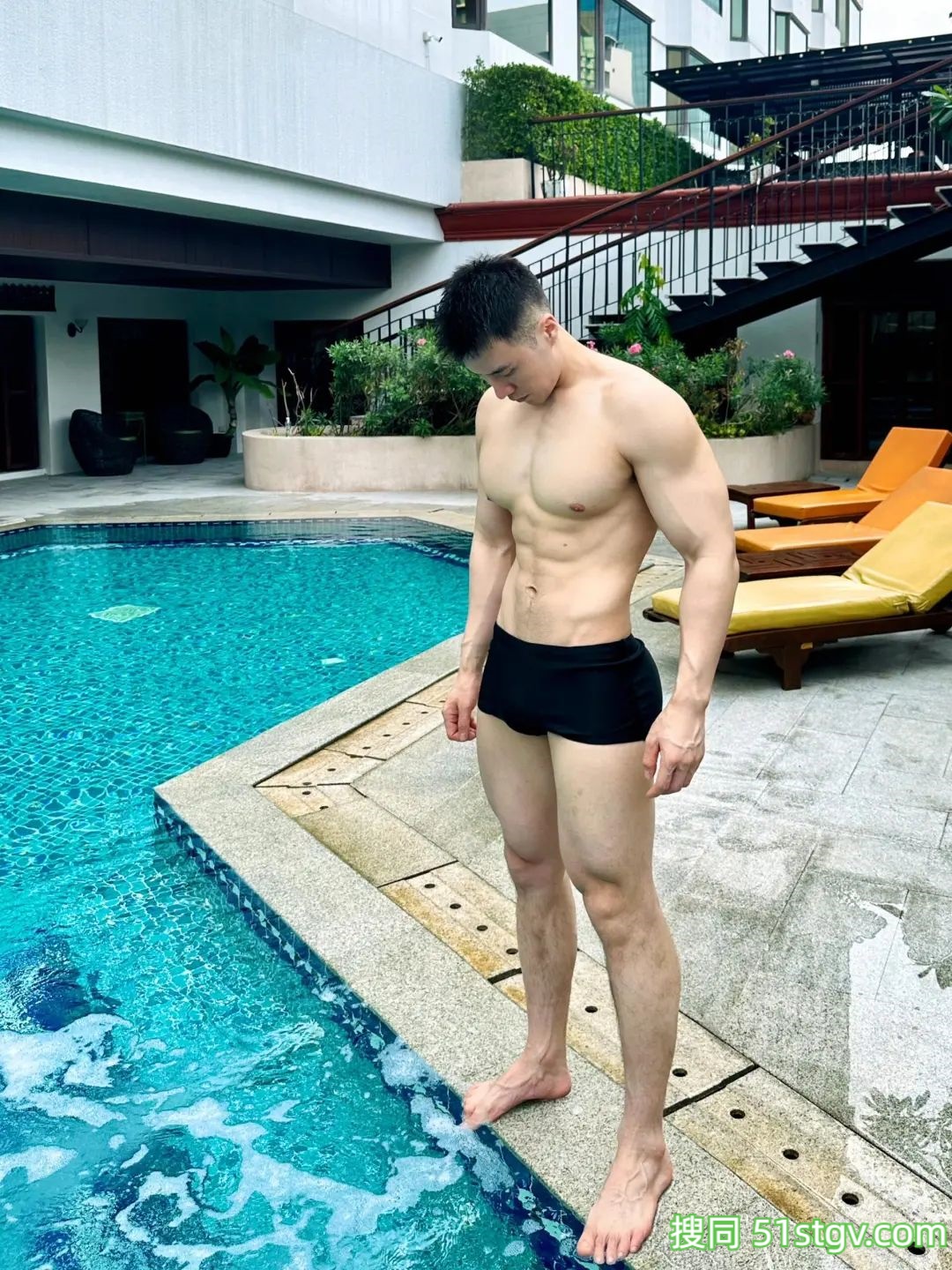 好粗壮的男人，感觉像奶白皮 - 51虹马