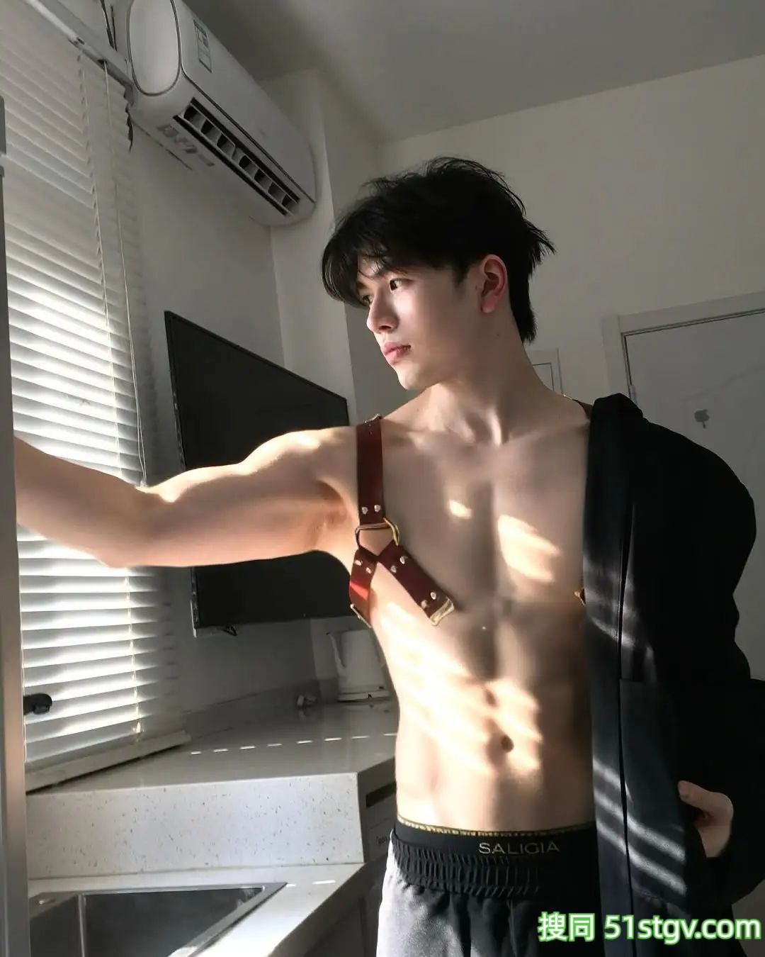 粉粉嫩嫩的，白皙帅哥 - 51虹马