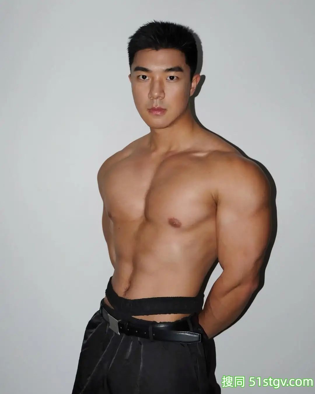 黑皮肉壮小哥哥 - 51虹马