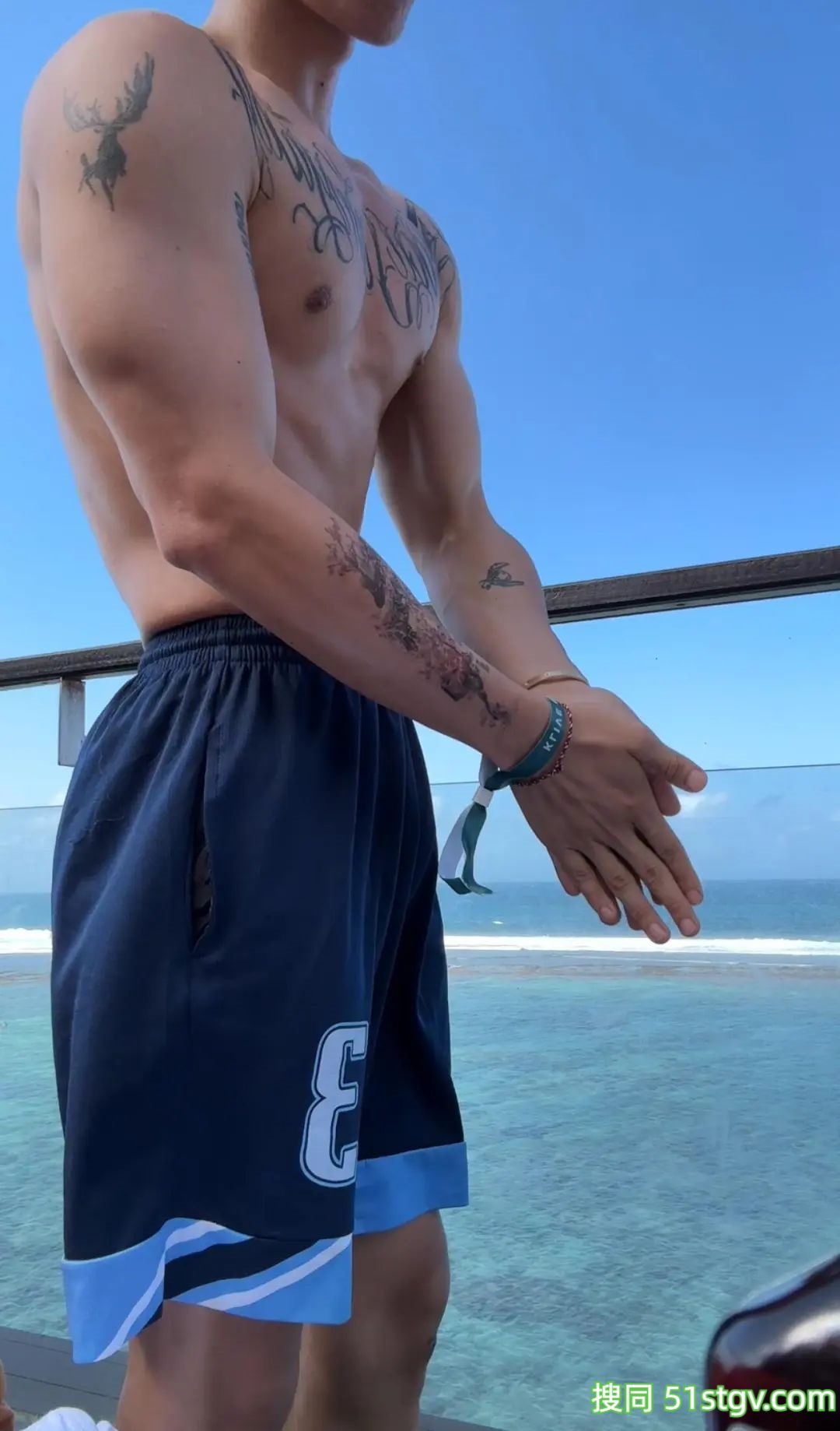 黑皮粗壮的体育生 - 51虹马