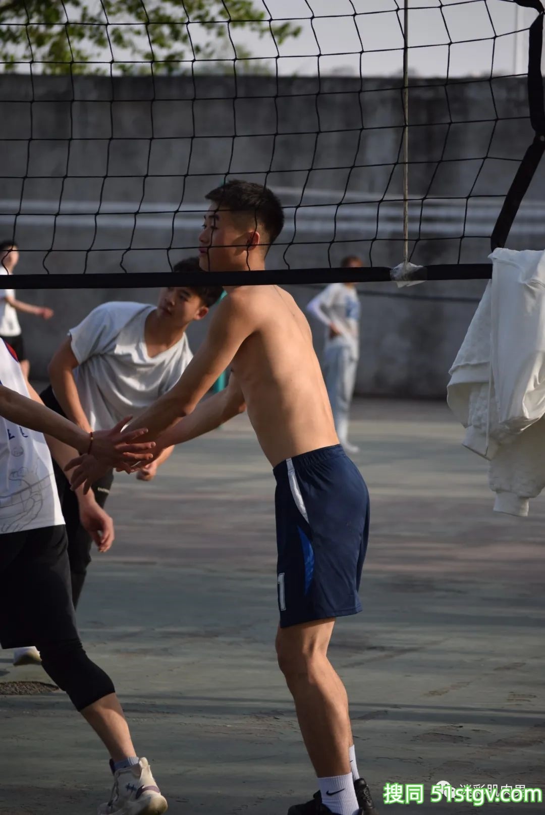 操场上打球扒衣服的体育生! - 51虹马 操场上打球扒衣服的体育生! - 51虹马