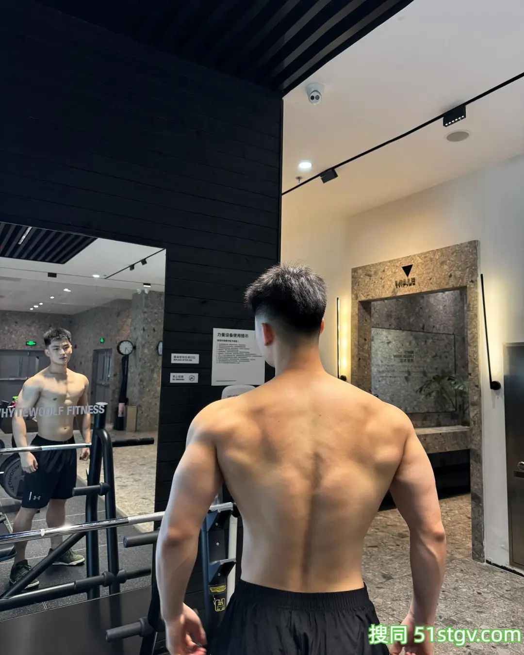 好粗好壮实，运动健身的小哥哥 - 51虹马