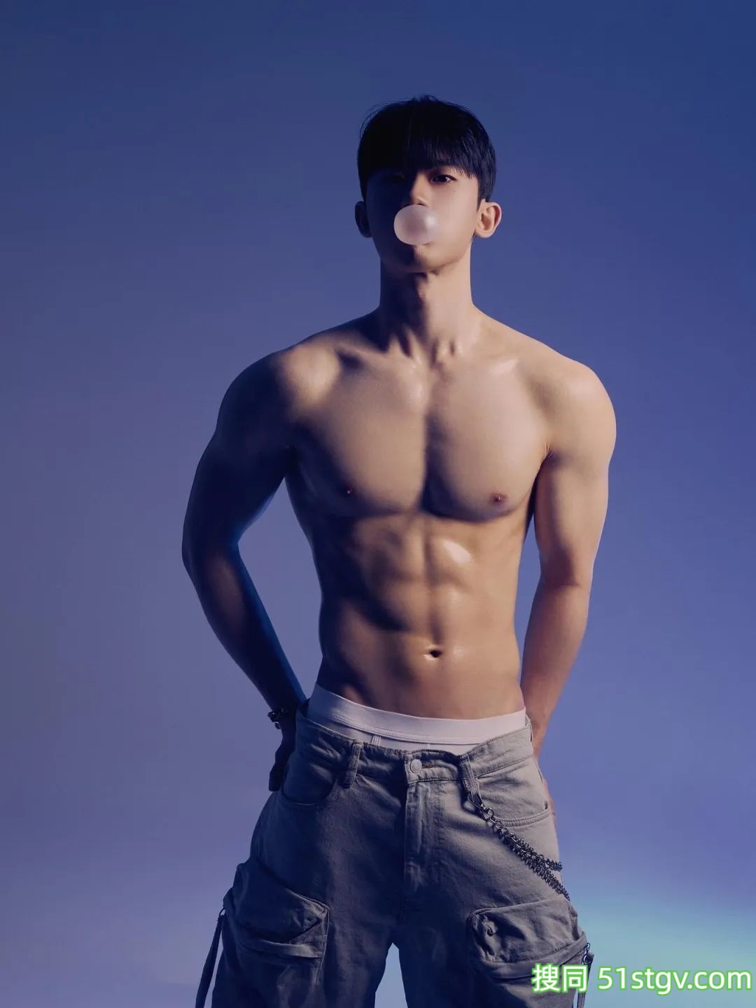 奶香奶香的男模，腹肌身材超好看 - 51虹马