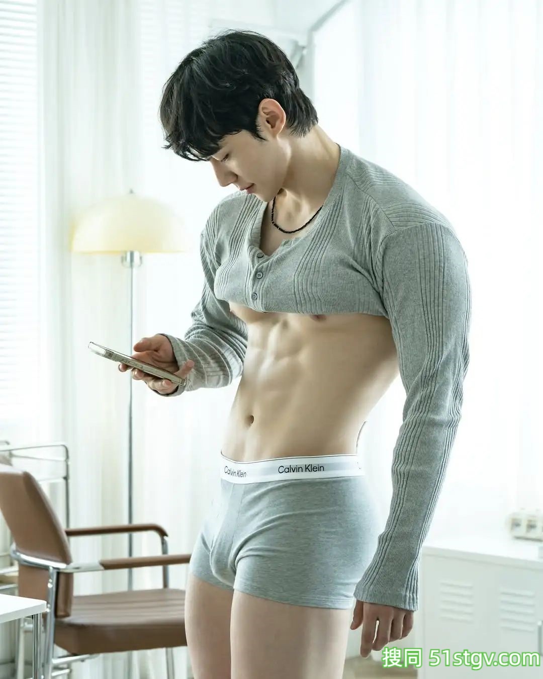 白嫩的肌肉男模，可狼可奶 - 51虹马