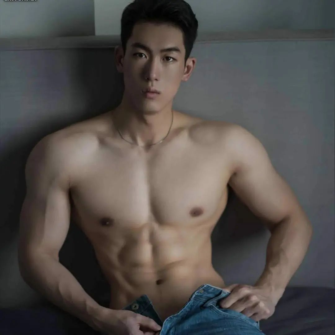 27岁巴黎海归男模,痞帅太平洋肩膀公狗腰,这大胸肌在温泉里泡着太撩人了 - 51虹马 27岁巴黎海归男模,痞帅太平洋肩膀公狗腰,这大胸肌在温泉里泡着太撩人了 - 51虹马