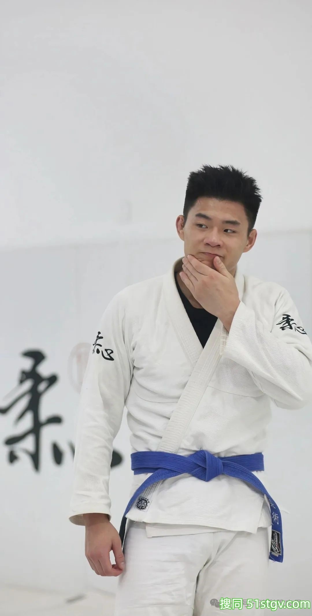 划龙舟的黑皮男耐力太强了!粗壮长腿湿透谁不心动! - 51虹马 划龙舟的黑皮男耐力太强了!粗壮长腿湿透谁不心动! - 51虹马