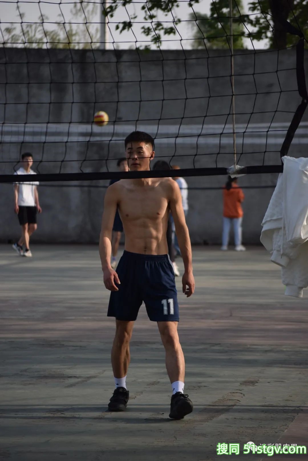 操场上打球扒衣服的体育生! - 51虹马 操场上打球扒衣服的体育生! - 51虹马