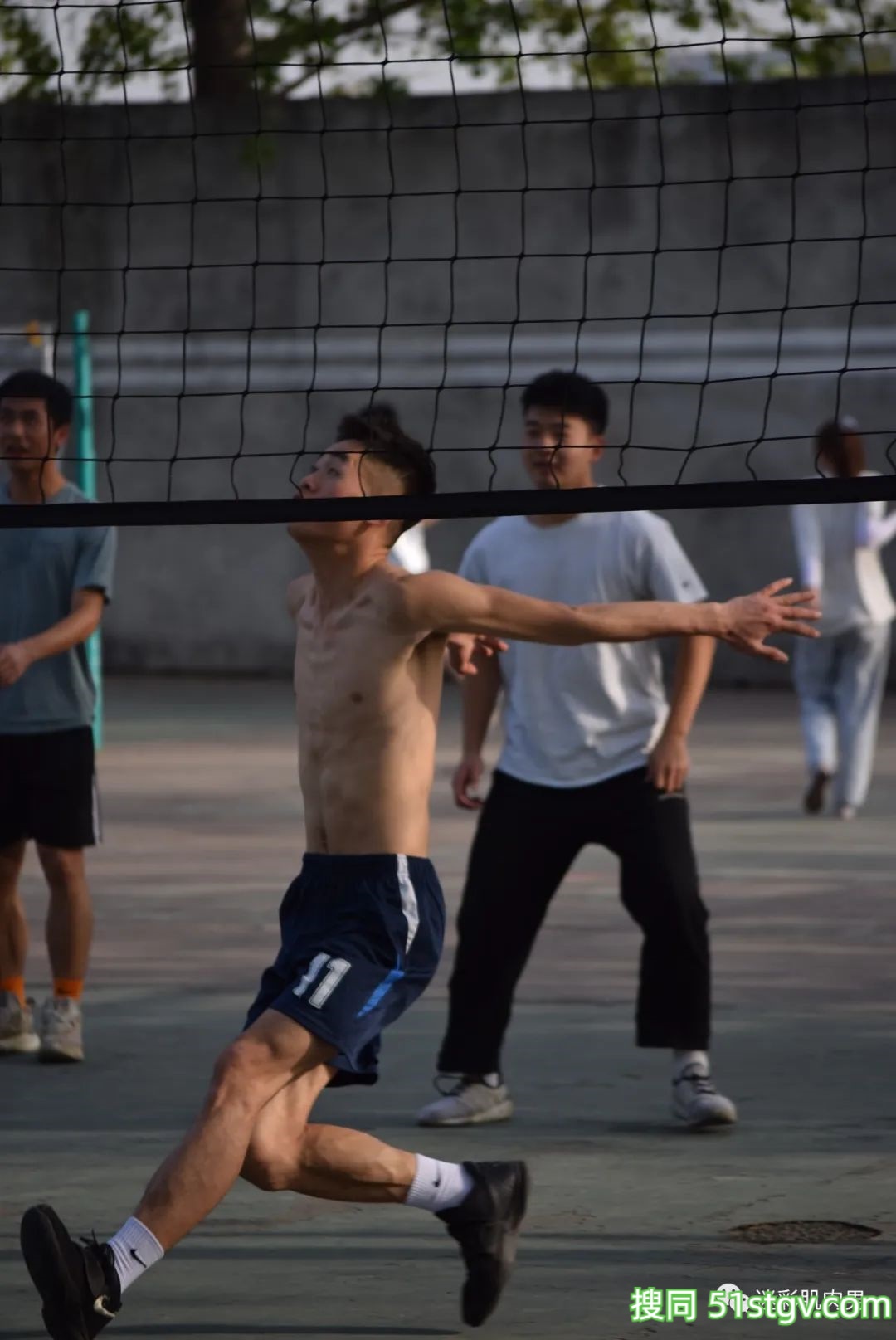 操场上打球扒衣服的体育生! - 51虹马 操场上打球扒衣服的体育生! - 51虹马