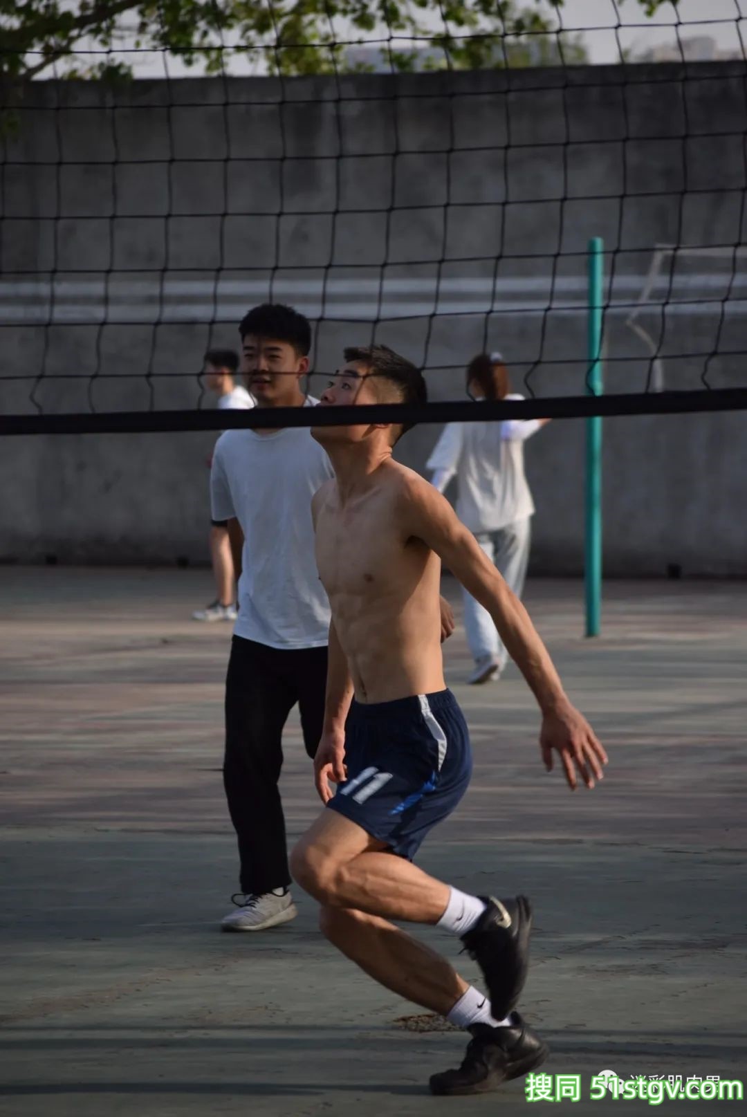 操场上打球扒衣服的体育生! - 51虹马 操场上打球扒衣服的体育生! - 51虹马