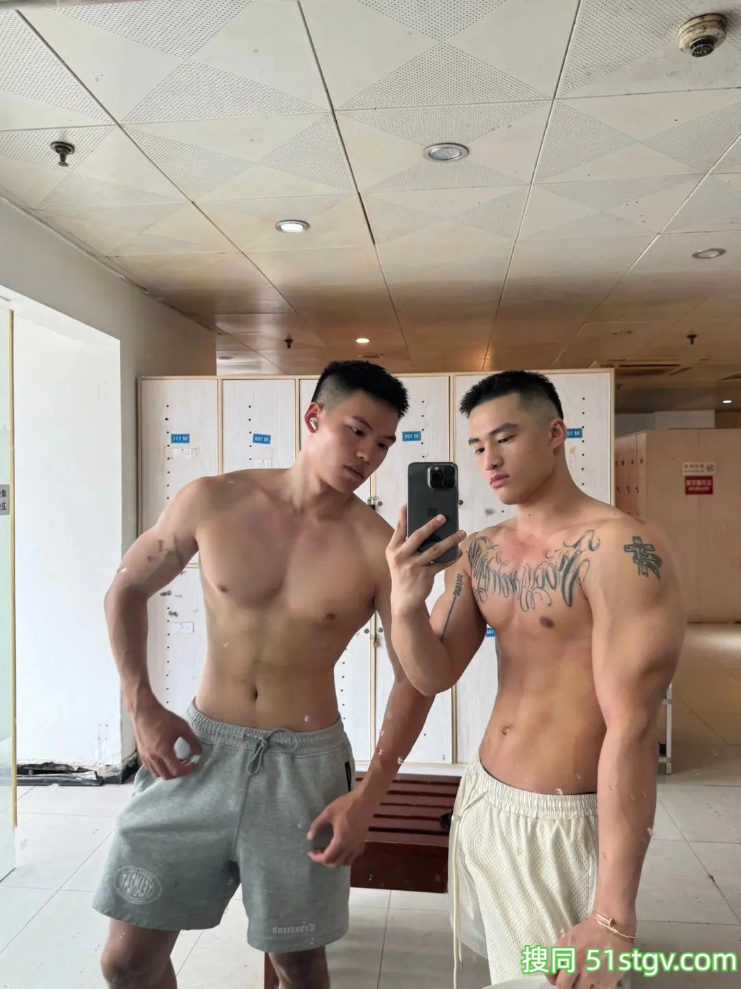 黑皮粗壮的体育生 - 51虹马