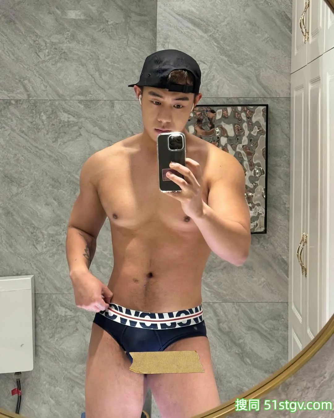 脂包肌帅哥，很有感觉-51虹马