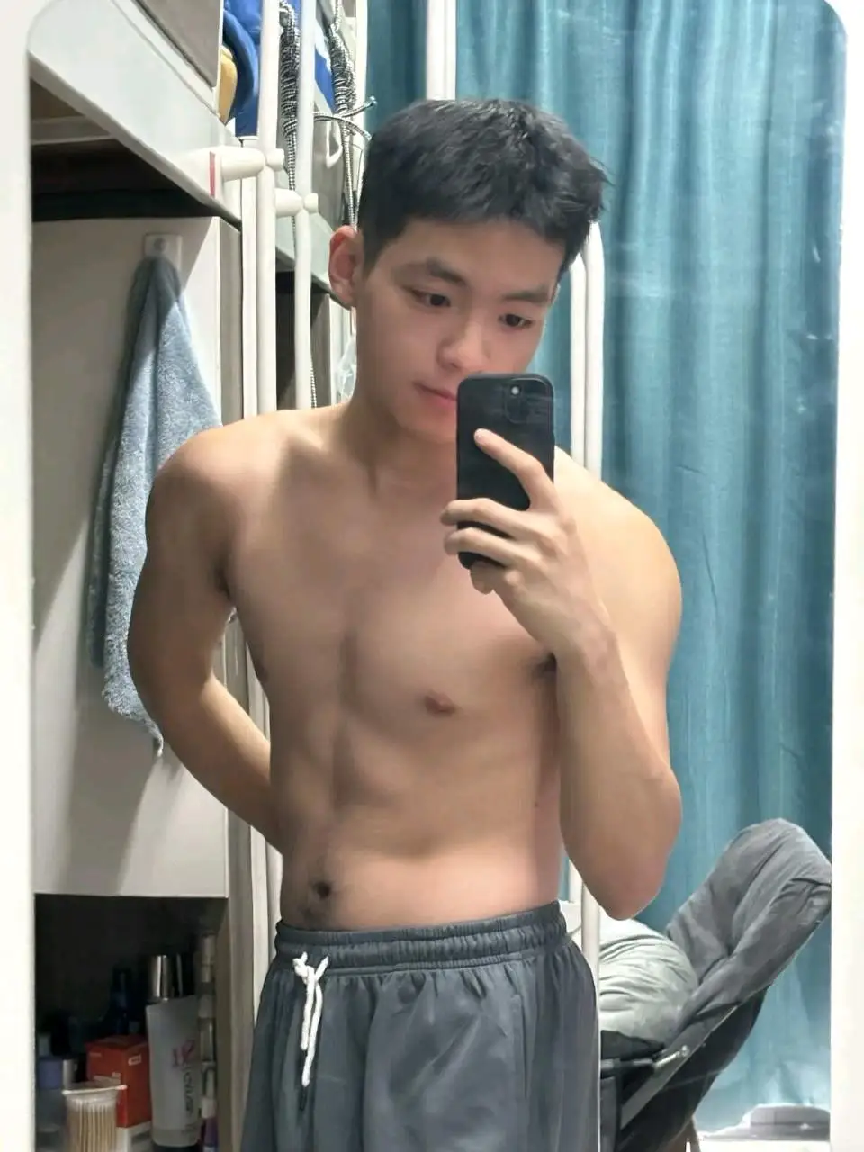 男大学生，三宣 - 51虹马