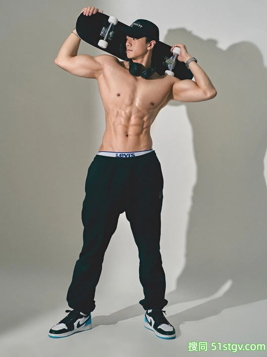 运动型男模，健壮结实 - 51虹马