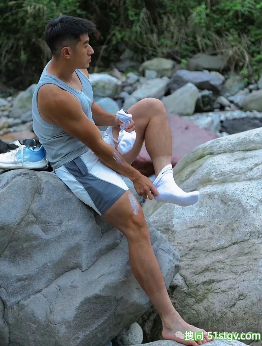 成都体院的运动男跑步，这粗壮长腿穿的太紧啦！ - 51虹马