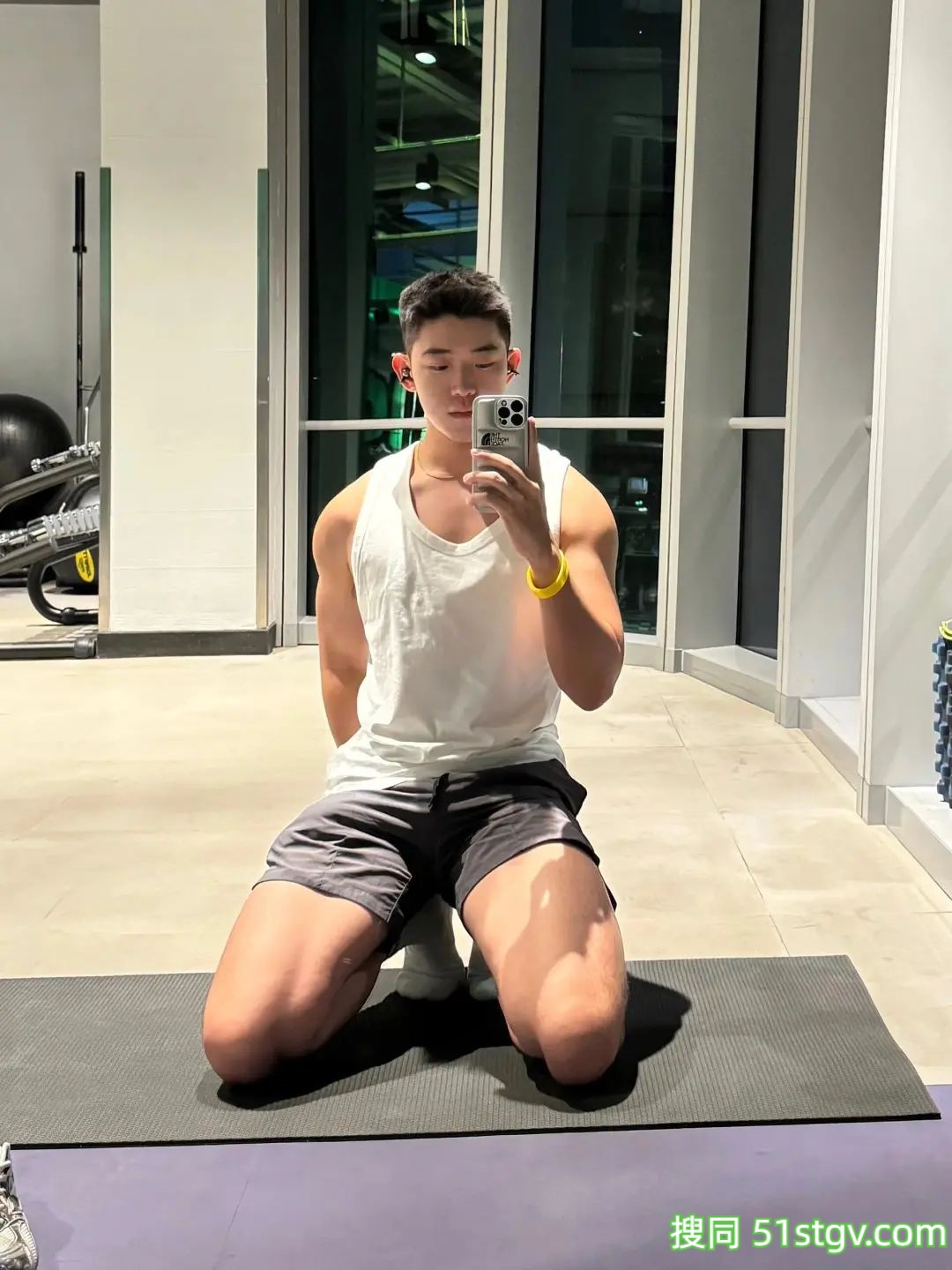 耐看的小哥哥，身材好 - 51虹马