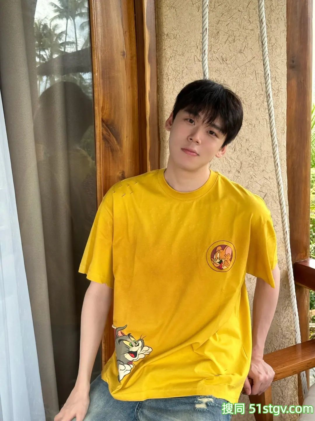 阳光帅气的男大学生 - 51虹马