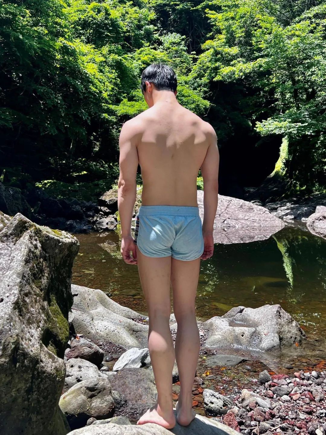 不是很帅，但身材很好的小哥哥 - 51虹马