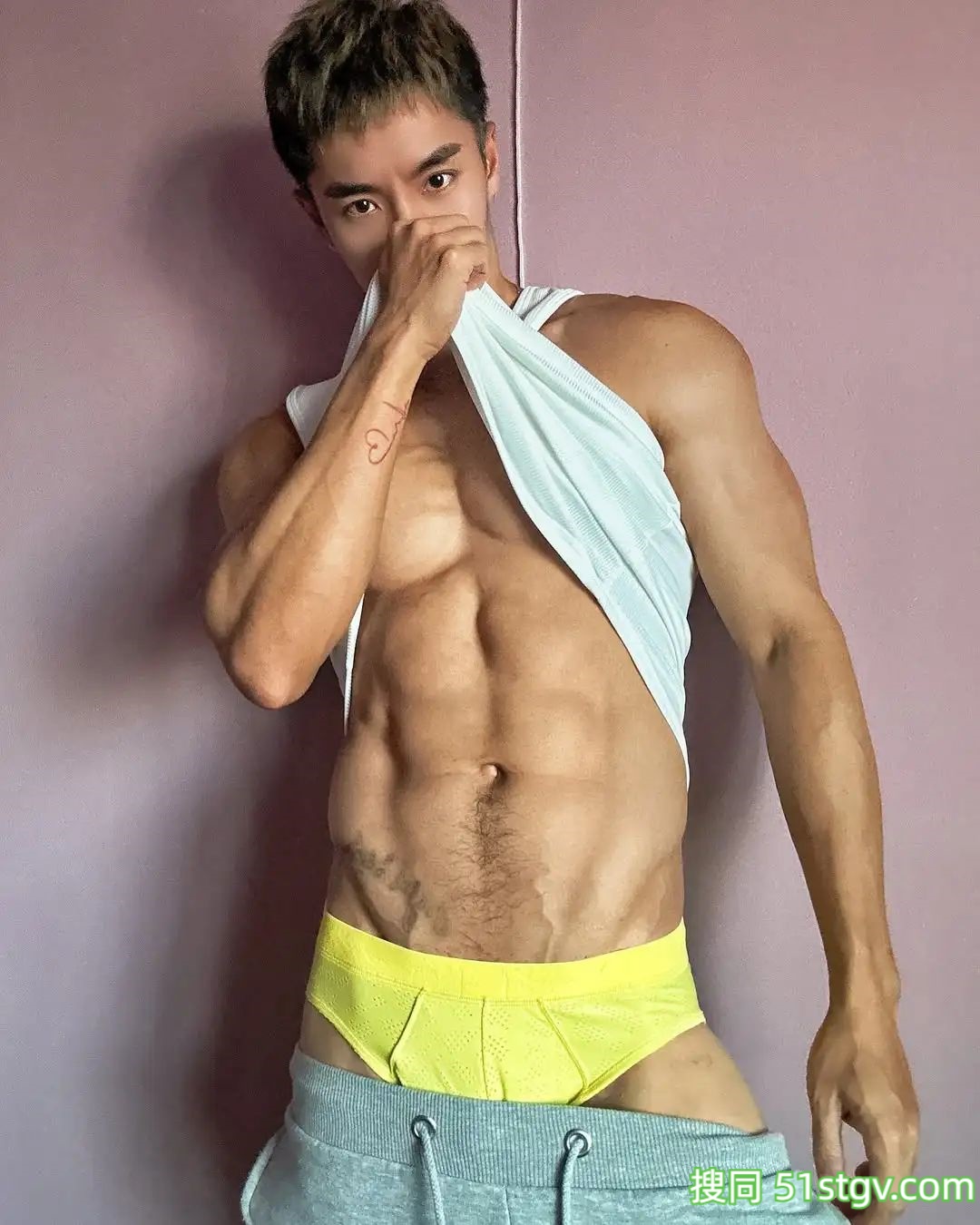 筋肉男，力量感爆棚 - 51虹马