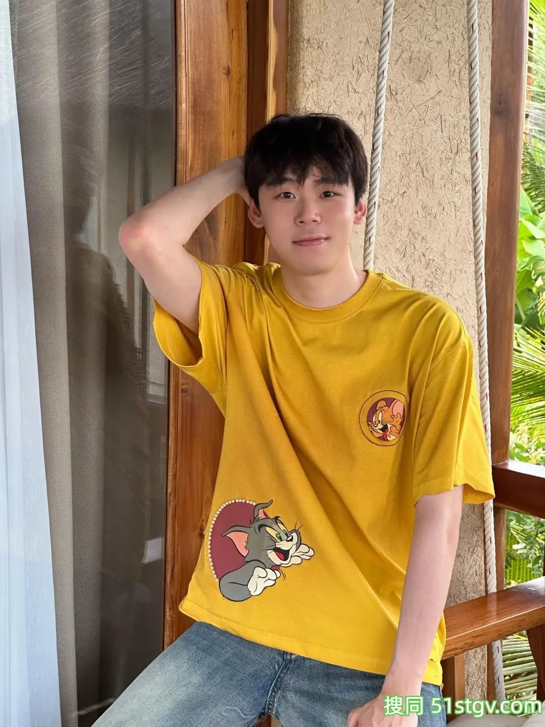 阳光帅气的男大学生 - 51虹马