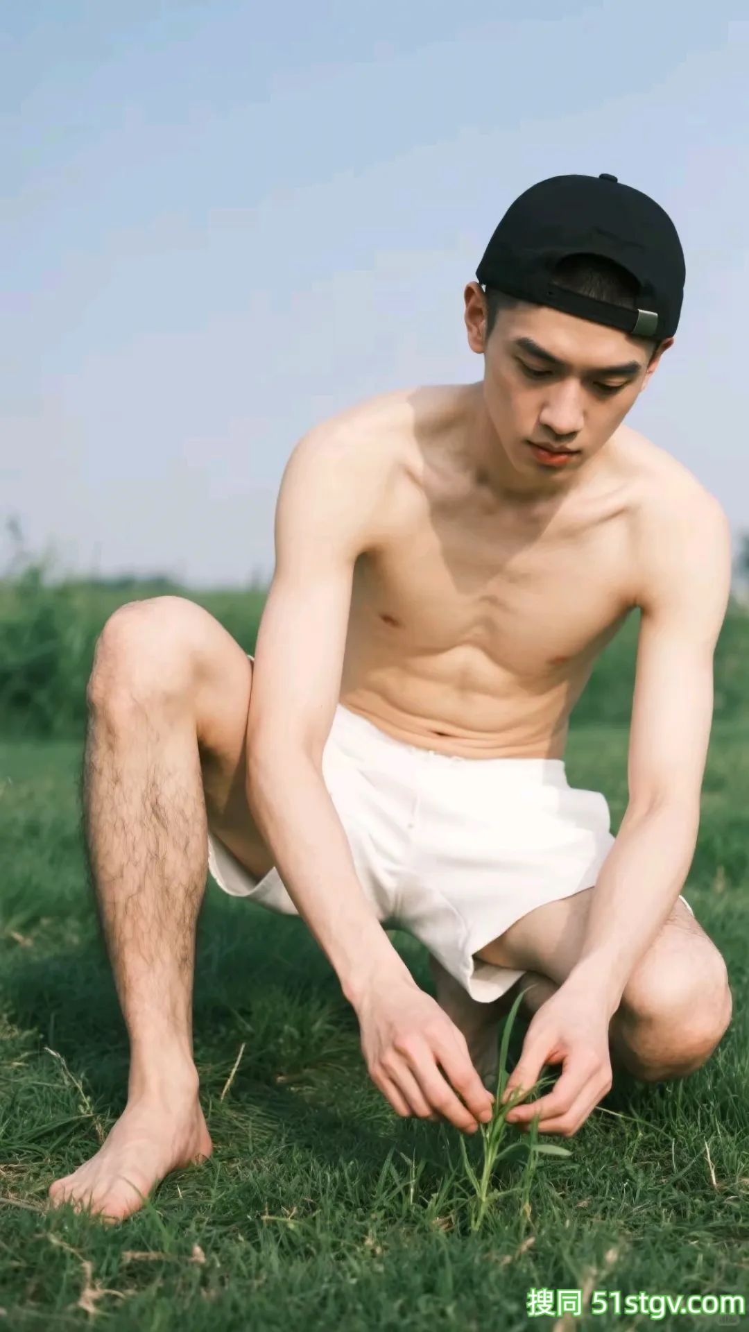 小哥哥到果园摘桃子 - 51虹马