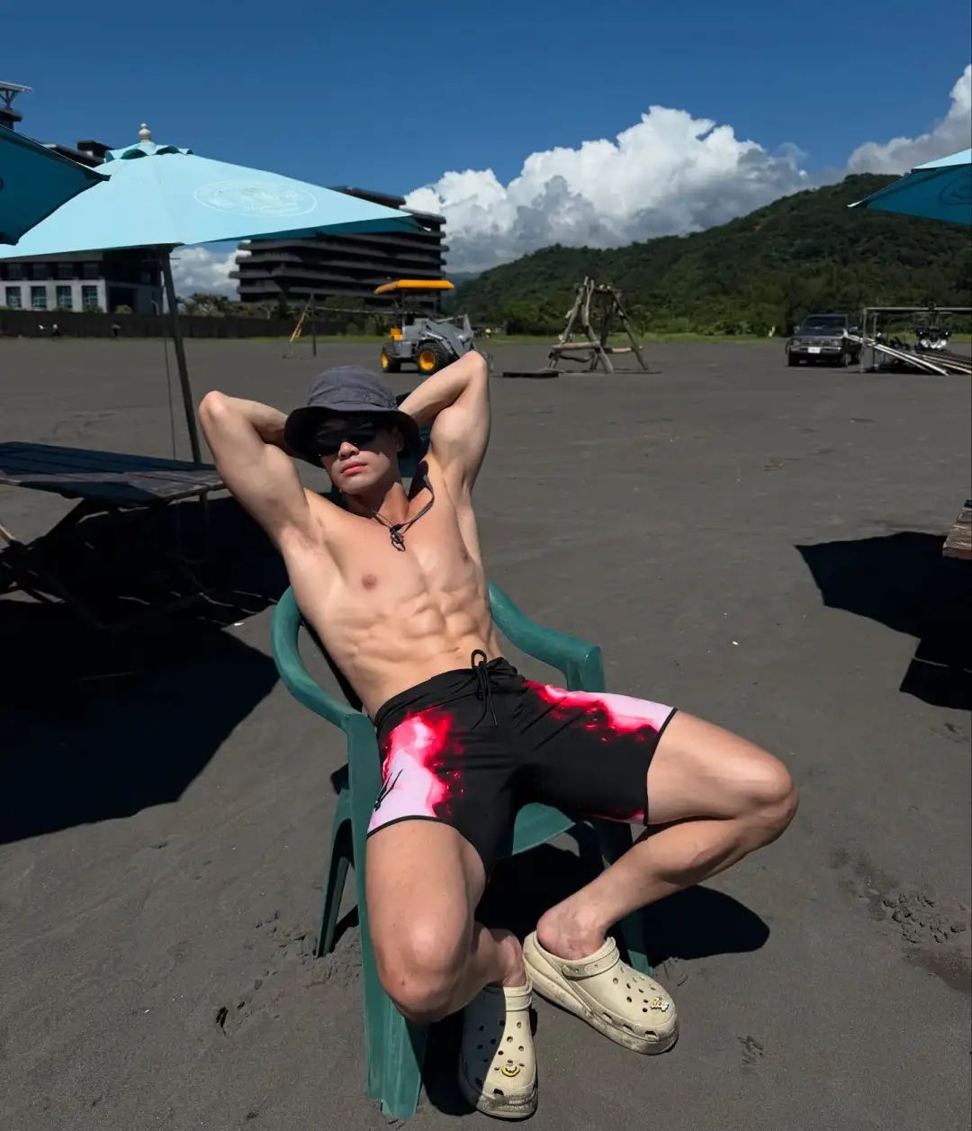 22岁台湾健身模特，炸裂南瓜肩拉丝胸大肌，这肉体谁扛得住？ - 51虹马