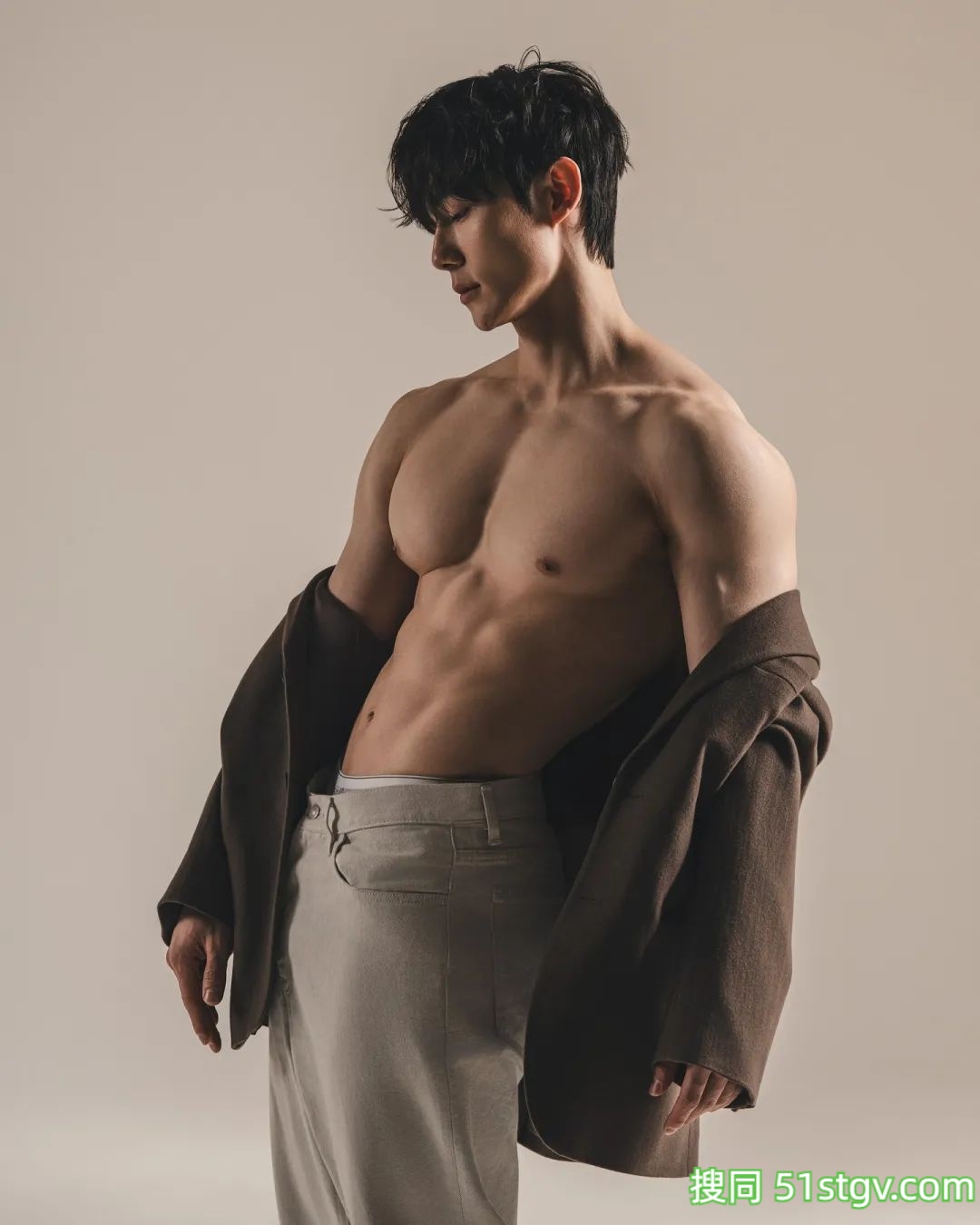 白嫩的肌肉男模，可狼可奶 - 51虹马