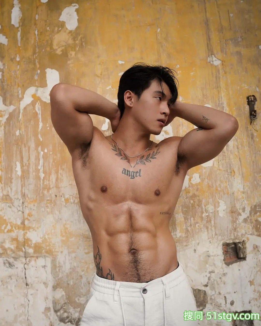 黑皮肌肉，健身教练 - 51虹马